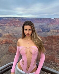[2025.04.23] lizakovalenkoo_491894590_18500100475056988_7162617484183388304_n.jpg