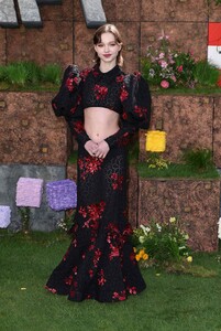 2207654262-f.jpg