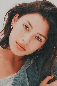 Alexandra Colton1.png
