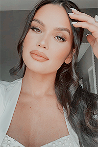 Anne De Paula1.png