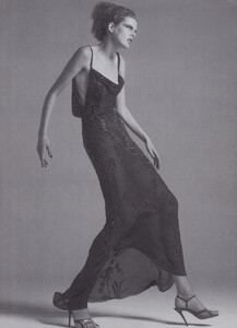 Avedon_Versace_Fall_Winter_1997_98_11.thumb.jpeg.1db9cfc0b4bb43bb1de4409f72e30b86.jpeg