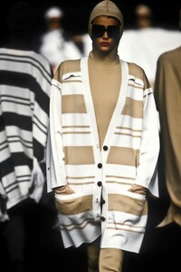 Balenciaga1991WomenFW1.thumb.jpg.6af685826b2a8daa894a9cf162e7a126.jpg