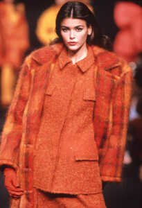 Balenciaga1991WomenFW22.thumb.jpg.f70ffd8c21a55c9fa2e78b25460912c6.jpg