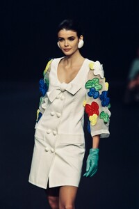 Balenciaga1992WomenSS6.thumb.jpg.719ec80f9b222df9ccada0cd3d39c8c5.jpg