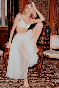 Behati Prinsloo2.png