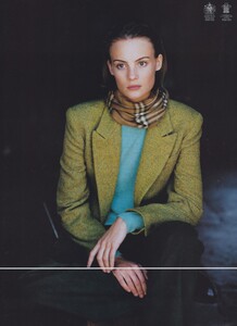Burberry_London_Fall_Winter_1997_98_03.thumb.jpeg.1f6c61f47d3d852a73ba83711df544ea.jpeg