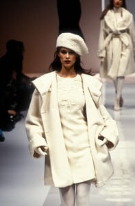 Byblos1995WomenFW6.thumb.jpg.37d3c5c3f4e21e82806211c2996fb2d3.jpg