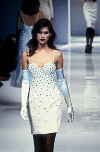 Byblos1995WomenFW9.thumb.jpg.e04869e30611d56f3c291965389abb6e.jpg