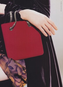 Carolina_Herrera_Fall_Winter_1997_98_02.thumb.jpeg.aba723581addde0b3671b31920960c37.jpeg