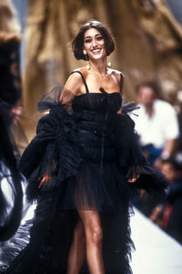 Chanel1991HauteCouture114.thumb.jpg.525556f55de59e1d1a1f2f599a0f4d58.jpg