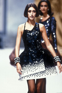 Chanel1991HauteCouture57.thumb.jpg.337d7e2652571e7703c632dd49231d31.jpg