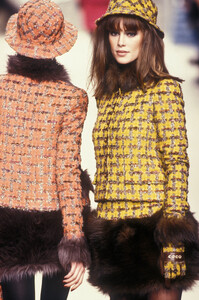 Chanel1994WomenRTW84.thumb.jpg.c0e935636a86b31ea9c076d9d67fe05b.jpg