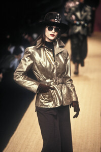 ChristianLacroix1995FW118.thumb.jpg.a387fce841904b36e1dc08b52ef41bf4.jpg
