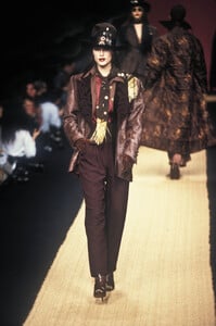 ChristianLacroix1995FW121.thumb.jpg.222c570813e8e73f93197336b016f638.jpg