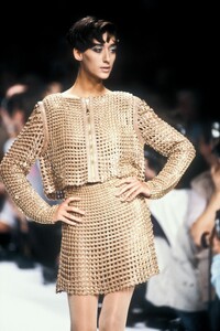 ClaudeMontana1991WomenRTW50.thumb.jpg.86bb8fa95c5f312892a3e6aa78b4feca.jpg