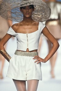 ClaudeMontana1991WomenRTW6.thumb.jpg.48be32cce00d35b66b4939edb4d6d09c.jpg