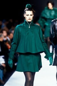 ClaudeMontana1996WomenRTW62.thumb.jpg.9f18c1baa75c8f81a6f49fa3ecb032e3.jpg