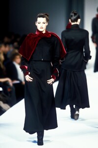 ClaudeMontana1996WomenRTW66.thumb.jpg.30cdd37a1ae1677935c6614c903d0c03.jpg