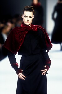 ClaudeMontana1996WomenRTW67.thumb.jpg.06e285c08598562d0ef44f533da37dcd.jpg