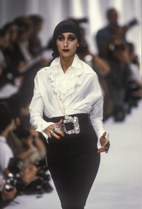 Complice1992WomenRTW36.thumb.jpg.0102d307a8de77cd7257eca34abc61f0.jpg