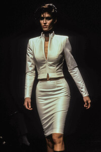 CorinneCobson1995WomenRTW4.thumb.jpg.7435fa5c4df87402211c3ce9a74b4e58.jpg