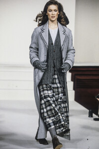 DanielHechter1994WomenRTW1.thumb.jpg.a226dc9ae93edddafc6bb453c94a8527.jpg