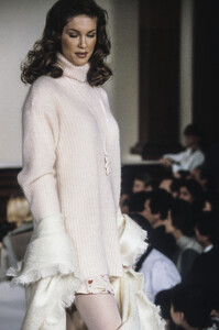 DanielHechter1994WomenRTW52.thumb.jpg.aaab66a7e0f847f76695c698f6b7c34f.jpg