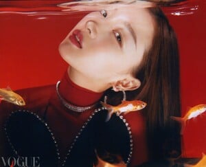 Dongyu-Zhou-by-Dan-Beleiu-Vogue-China-June-2023-00007.thumb.jpg.413d783f5dae3ae367dc2ff38c4241d0.jpg