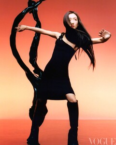 Dongyu-Zhou-by-Dan-Beleiu-Vogue-China-June-2023-00013.thumb.jpg.371775d8f0300d092fdead93393bf71a.jpg