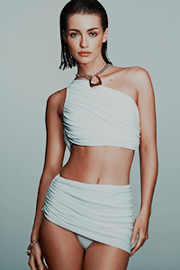 Elle Trowbridge2.png