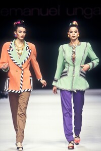 EmanuelUngaro1993WomenRTW106.thumb.jpg.9273a4b698fd513c5bd8f92965671c80.jpg