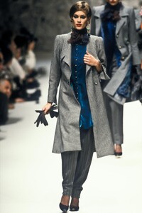 EmanuelUngaro1995HauteCoutureFW17.thumb.jpg.0d487de1a73e55a8002da61c42db21e8.jpg