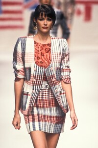 EmanuelUngaro1995WomenRTW50.thumb.jpg.1ac8b9a0569d1fe0d387f46727cb2e76.jpg
