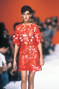 EnricoCoveri1991WomenRTW13.thumb.jpg.a17b0d046fe529caee03a83d6f094685.jpg