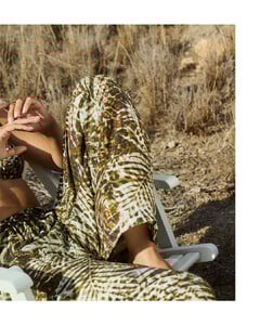Feel the warmth on your skin.__#calzedonia (2).jpg