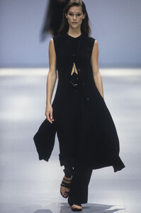 Genny1994WomenRTW95.thumb.jpg.f61c54521649bb7ac750a32216792093.jpg