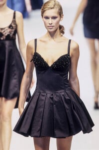 Genny1995WomenRTW120.thumb.jpg.35d720c3433b5c5c2c3ec17d620a1d61.jpg