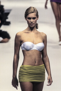 Genny1995WomenRTW30.thumb.jpg.9b0900f61eaef287e3bd8d79e97f894e.jpg