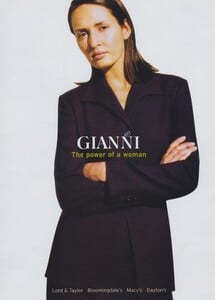 Gianni_Fall_Winter_1997_98_01.thumb.jpeg.3201dbca20d9e1b08ec86f725a322c1e.jpeg