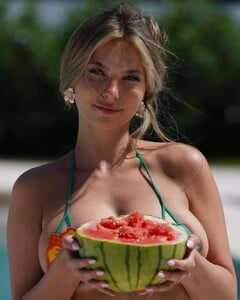 Grace_Boor_in_bikini_03-15-2025_2__3_.jpg
