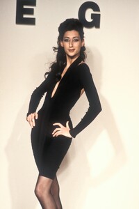 HerveLeger1992WomenRTW21.thumb.jpg.e2c8cdb8635eddddd4a818453aaf1cd5.jpg