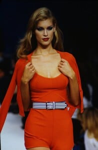 HerveLeger1995WomenRTW11.thumb.jpg.f746aba33c424c23f200ba5b0a2950c3.jpg