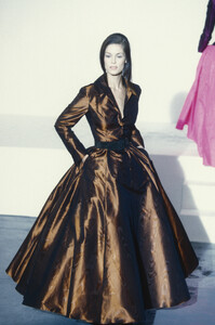 IsaacMizrahi1995WomenRTW66.thumb.jpg.29bfd181be60f347974dfa96ae8db488.jpg