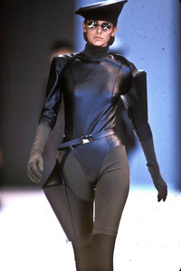 IsseyMiyake1989WomenRTW79.thumb.jpg.9d40d24d2c918c3d05d424c5901807a3.jpg