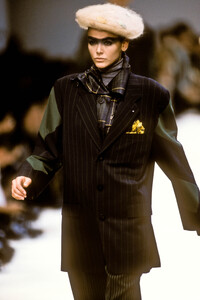 IsseyMiyake1991WomenRTW71.thumb.jpg.e86cd4ca4ba6d7ee593a02ffdc279606.jpg