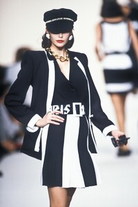 JeanLouisScherrer1992WomenRTW15.thumb.jpg.9c9570c8abb69060562e729eeef7ec7f.jpg