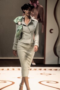 JunkoShimada1995WomenRTW33.thumb.jpg.d786e0145daddcbbb73c26c2e943bc67.jpg