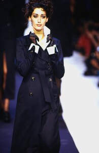 KarlLagerfeldFW19924.thumb.jpg.3cbc66f4f1bf68b66c35addebc2502c4.jpg
