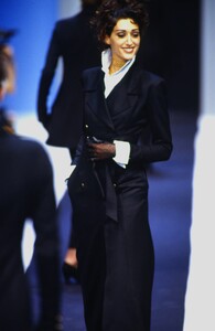 KarlLagerfeldFW19925.thumb.jpg.cd15b9be5e294865c561ddcd22fe0862.jpg