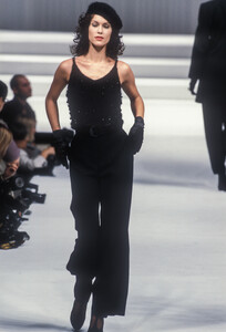 Krizia1995WomenFW181(1).thumb.jpg.cd5259e9a08fb01809a94e4e8e54ee66.jpg
